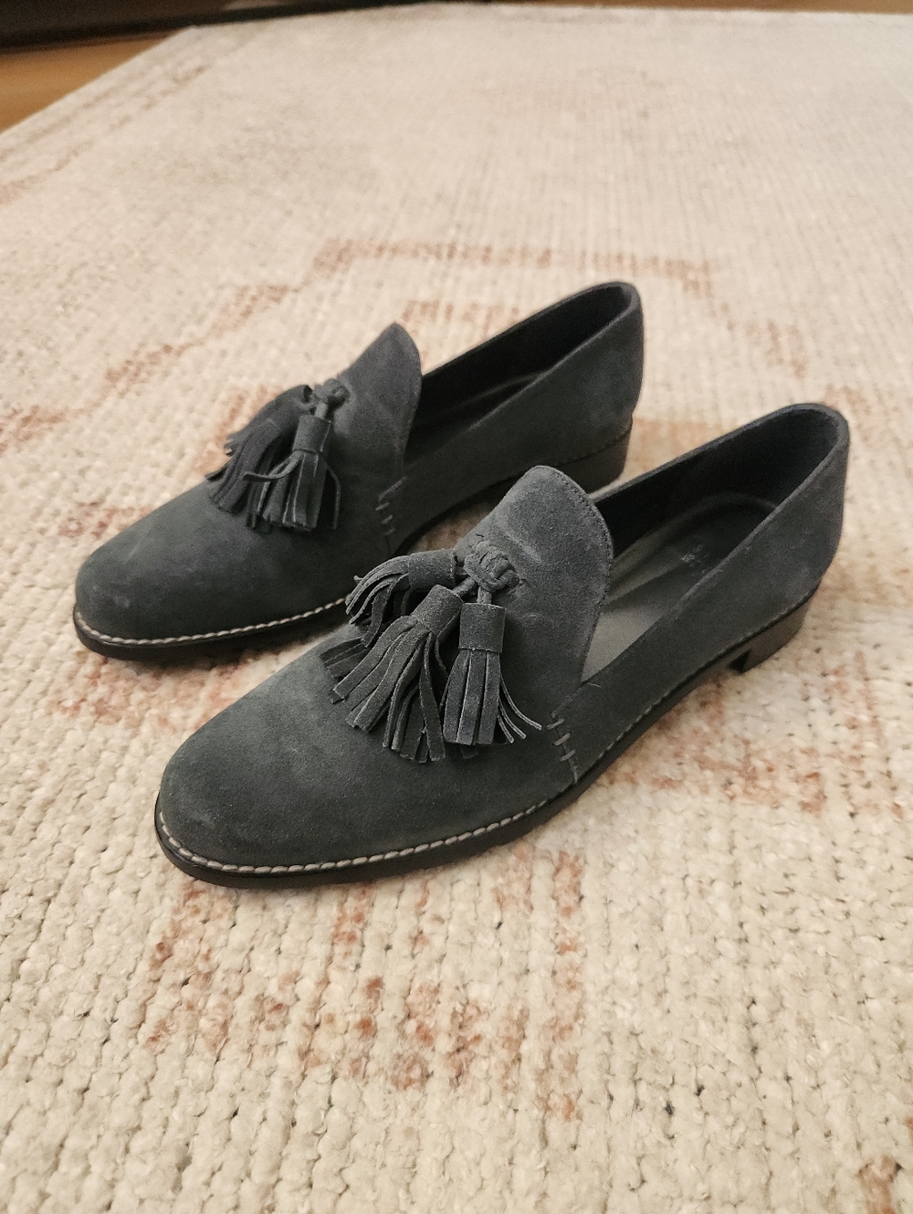 Stuart Weitzman Suede Tassel Loafers Size 7 Minimal Classic Flats - Picture 5 of 10